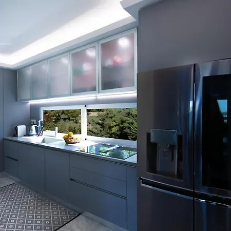 South Blue Luxury Apartment In Vouliagmeni *