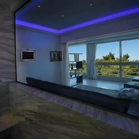 South Blue Luxury Apartment In Vouliagmeni Athens