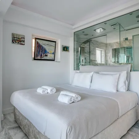 South Blue Luxury Apartment In Vouliagmeni Athens